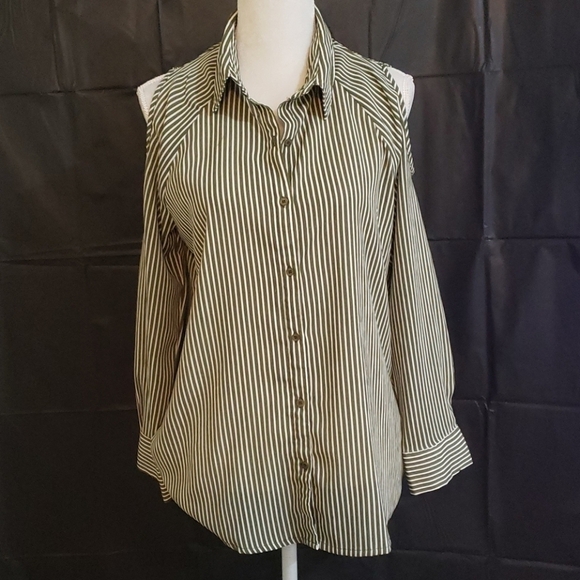 AVAILABLE by Angela Fashion Cold Shoulder Lrg EUC - Picture 3 of 10